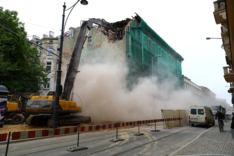 Kamienica przy Kilińskiego 49, w końcu, zostanie zburzona. Wiemy kiedy wrócą tramwaje