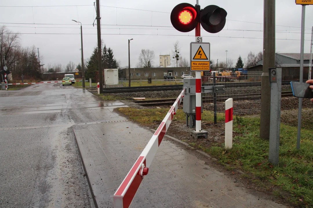 Wyłamanie rogatki na przejeździe kolejowym przy przystanku Łódź Olechów Zachód