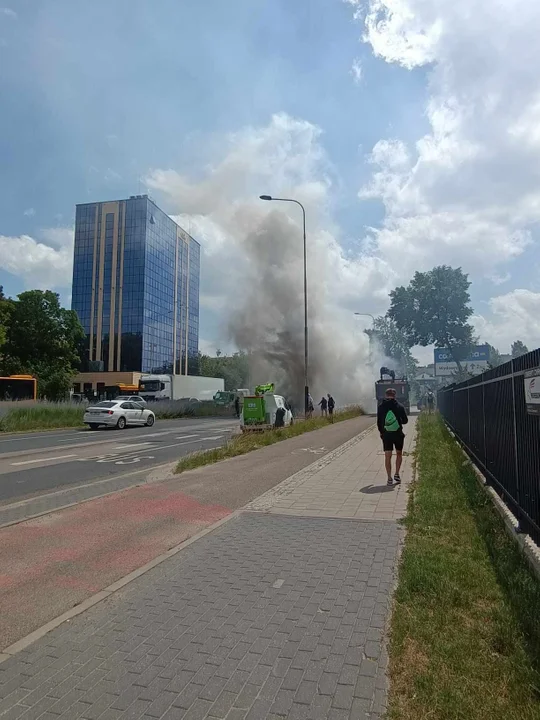 Pożar auta na Kopcińskiego w Łodzi