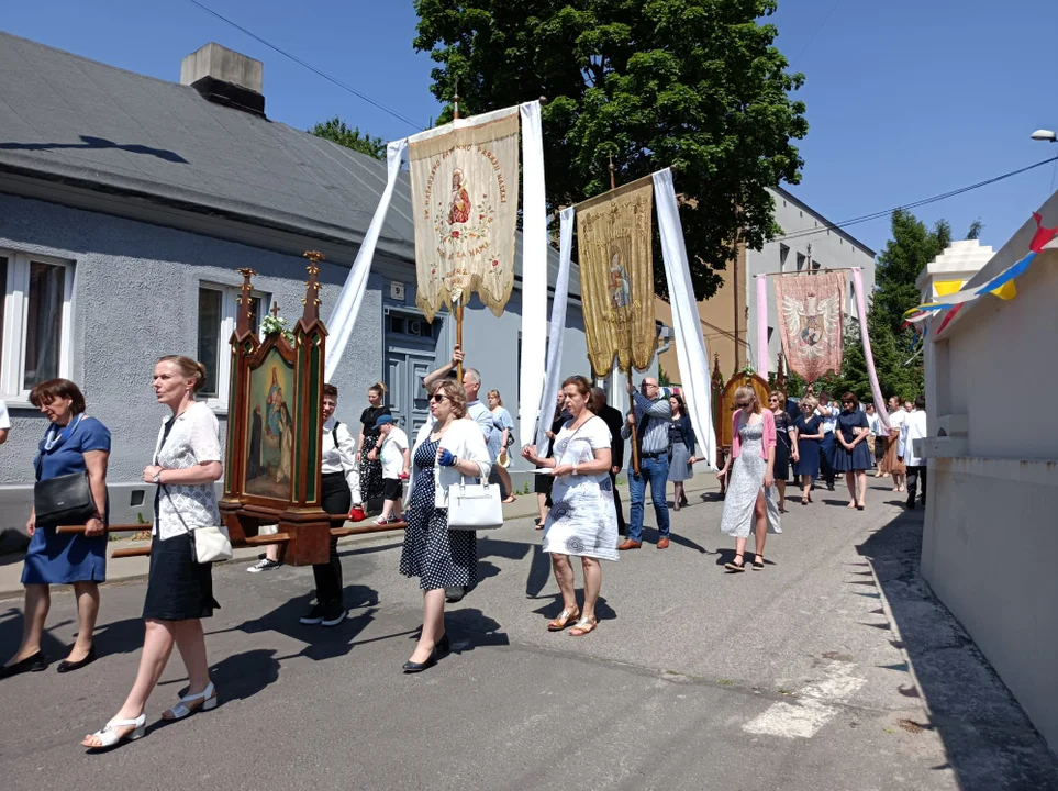 Ulicami Zgierza przeszły procesje Bożego Ciała.