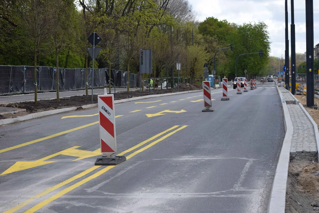 Utrudnienia dla kierowców i pieszych na skrzyżowaniu ul. Ogrodowej i ul. Zachodniej. Obok trwa budowa "Bulwarów Północnych" oraz modernizacja parku Staromiejskiego.