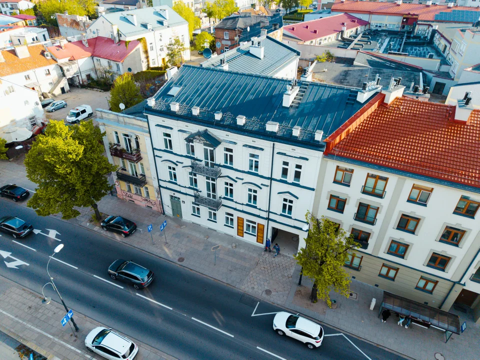 Kamienica w centrum odzyskała blask. Kolejni młodzi Płocczanie odebrali klucze do "Mieszkań na start"