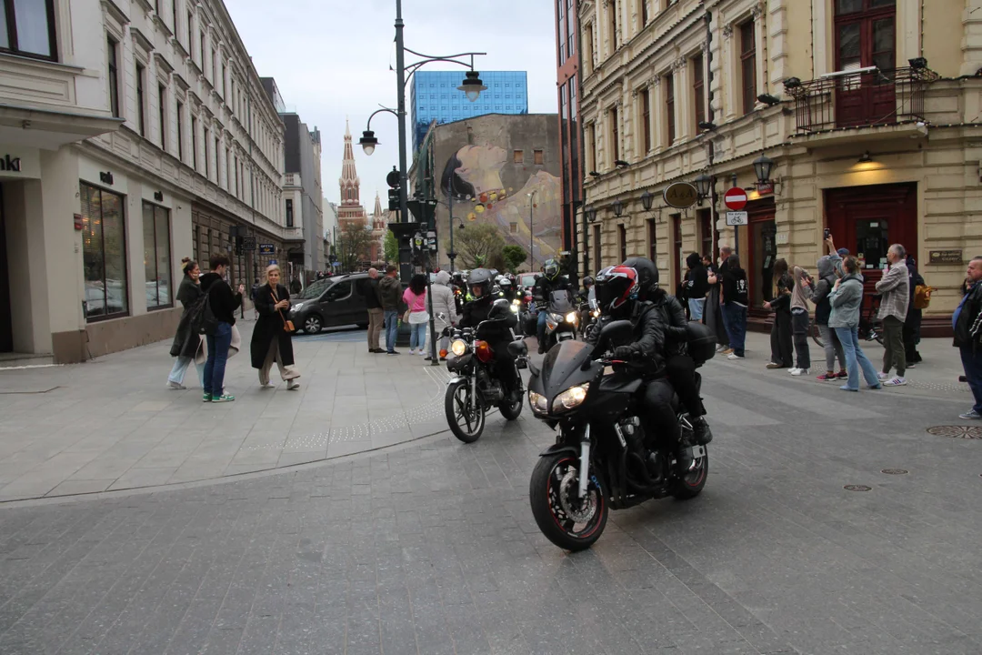 Wielka parada motocyklowa na ulicy Piotrkowskiej w Łodzi