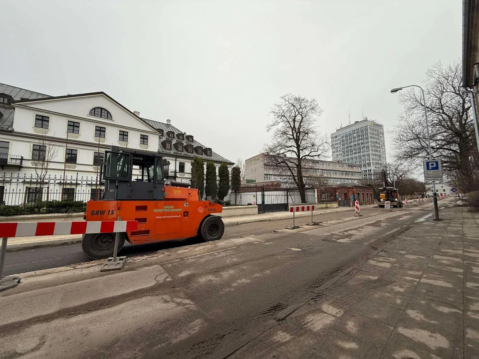 Utrudnienia w Łodzi. Wciąż trwa remont Tymienieckiego i Sienkiewicza