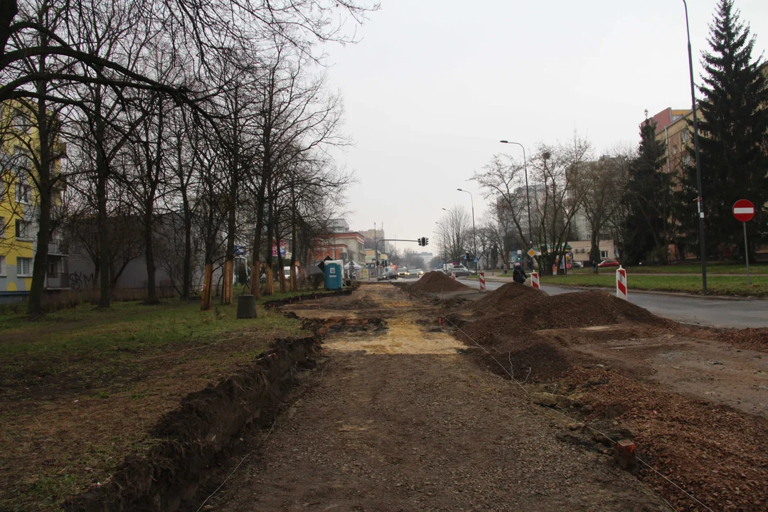 Utrudnienia dla pieszych i podróżnych MPK Łódź na Lutomierskiej