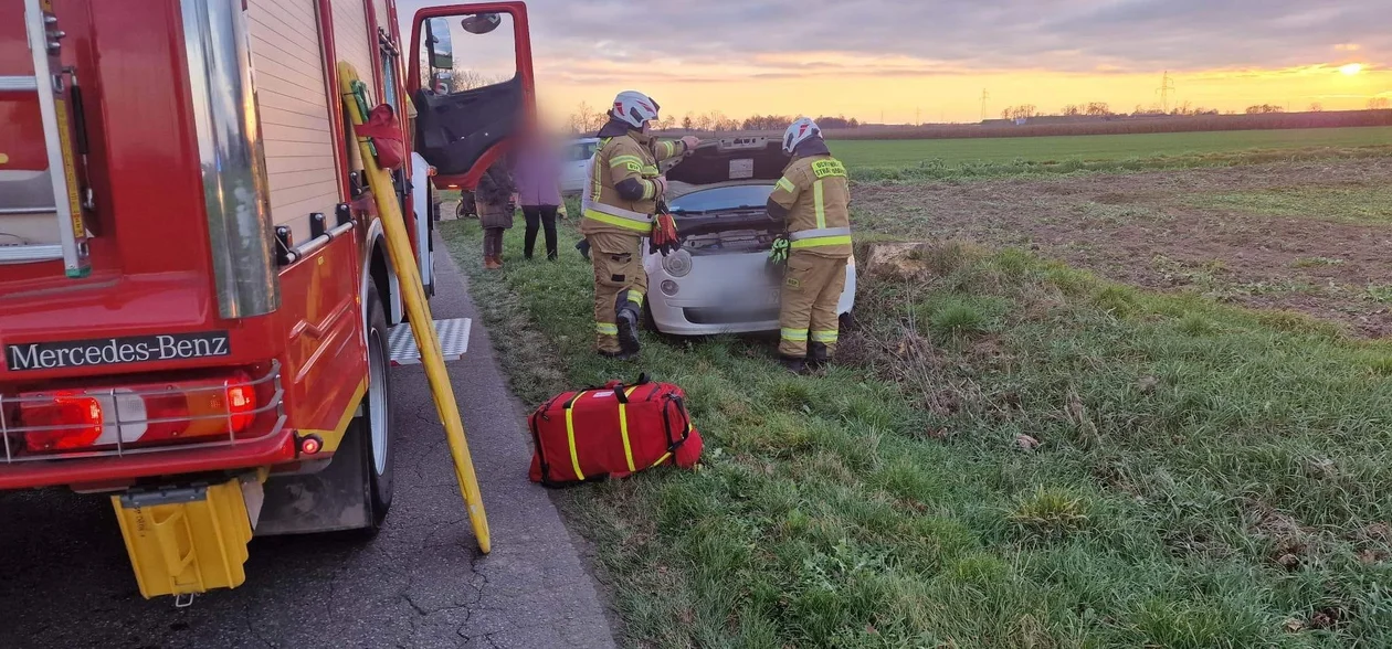 Zderzenie motoroweru z osobówką. Senior trafił do szpitala - Zdjęcie główne