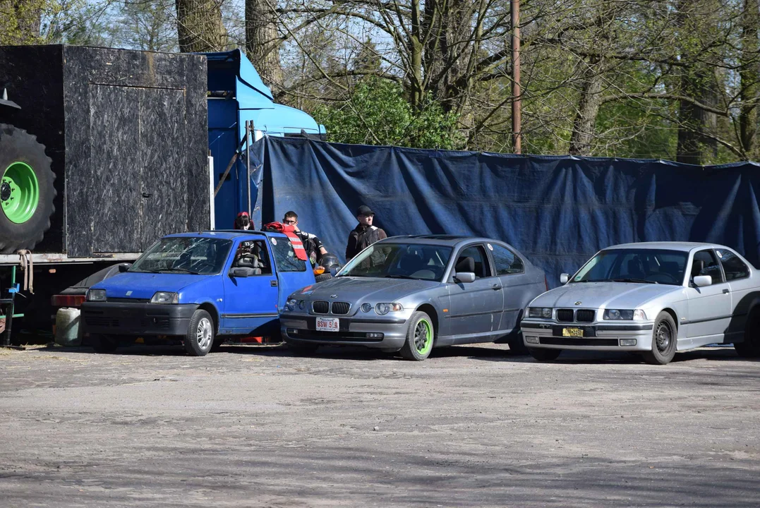 Giganty na czterech kołach zrobiły duże show! Widowiskowy pokaz monster trucków