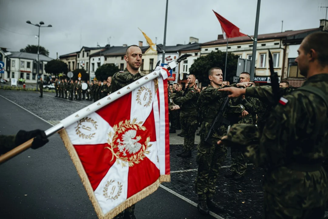 Nowi terytorialsi złożyli przysięgę. Wśród nich m.in. fryzjer i listonosz [ZDJĘCIA] - Zdjęcie główne