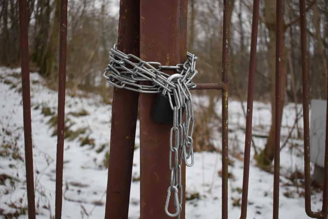 Próbował ukraść bramę na składowisku odpadów w Zgierzu