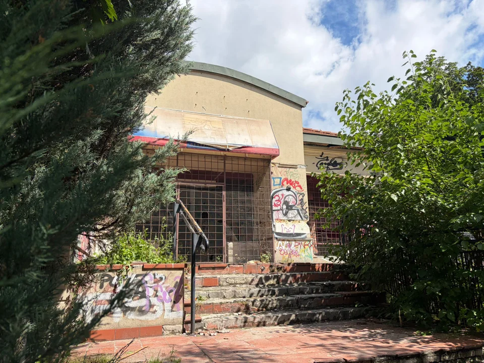 Ruina po Pizzy Hut do wyburzenia