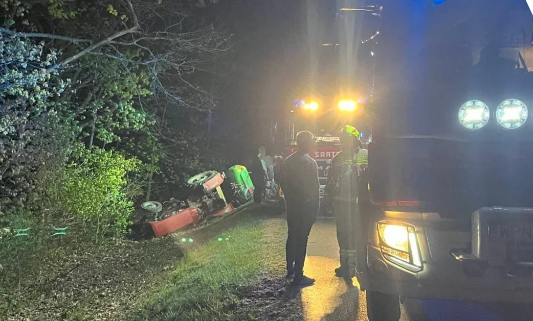 Koszmar na drodze! Pijany kierowca zderzył się z ciągnikiem. Kobieta w ciąży w szpitalu