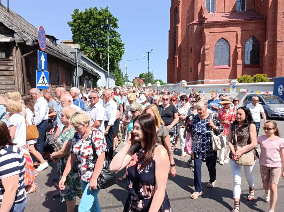 Ulicami Zgierza przeszły procesje Bożego Ciała.