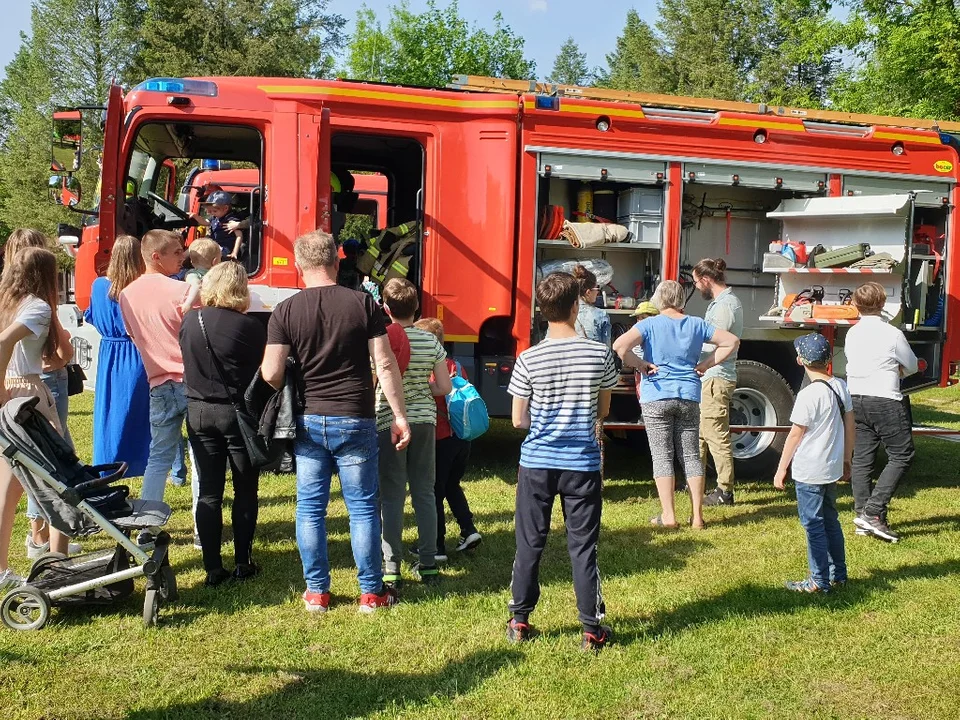 Piknik Strażacki w Dzierżąznej pod Zgierzem. Piękna pogoda i mnóstwo atrakcji, muzyki i dobrego jedzenia [zdjęcia]