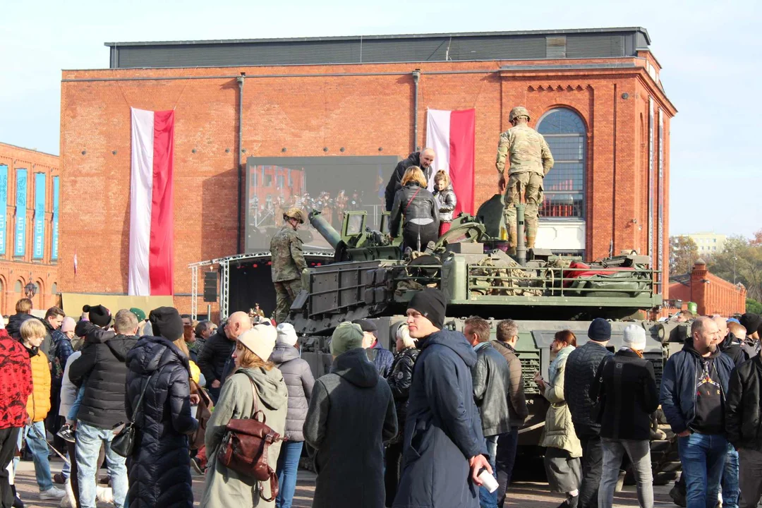 Święto Niepodległości przed Manufakturą