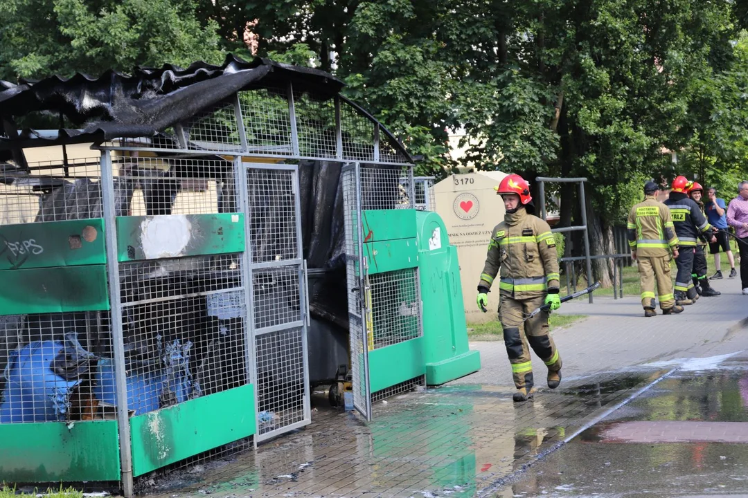 Pożar w Kutnie. Straż pożarna w rejonie Wilczej i Grunwaldzkiej