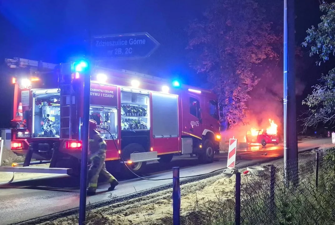 Płonące auto w Zdzieszulicach Górnych
