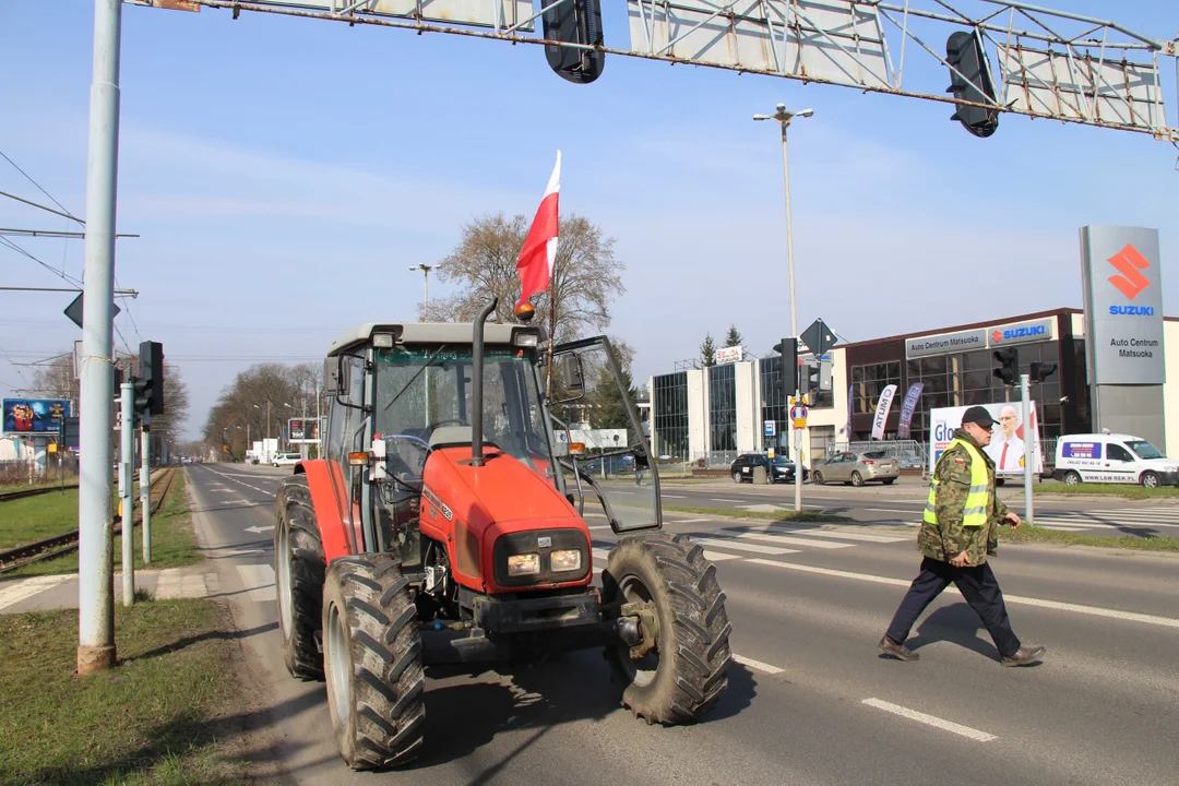 Protest rolników w Łodzi - skrzyżowanie Aleksandrowska/Szczecińska