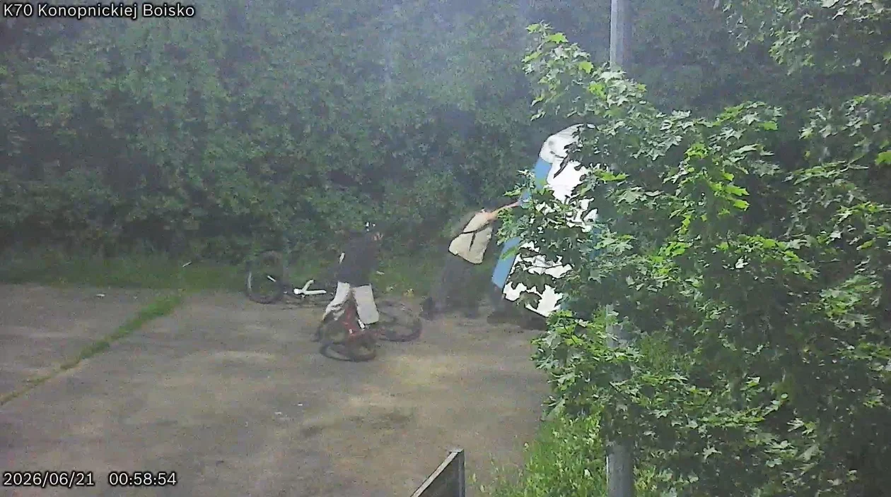 Brutalny atak na TOI TOI na Pomorzu. 14 latek nie dawał za wygraną