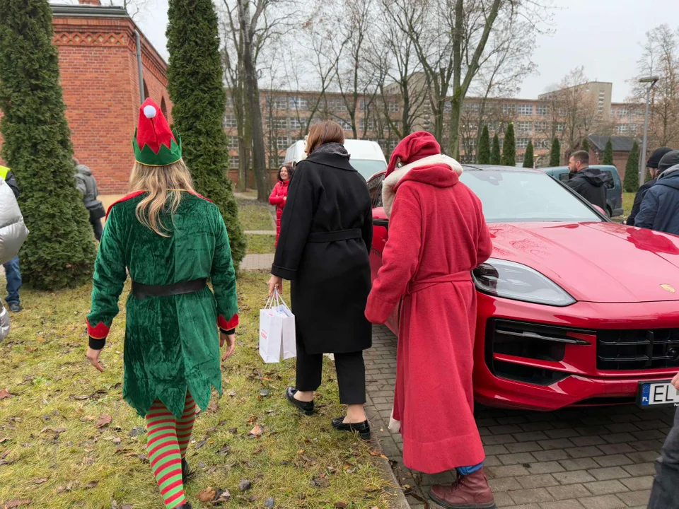 Święty Mikołaj w Łodzi. Jednym z punktów trasy Gwiazdora Szpital Pediatryczny im. Janusza Korczaka w Łodzi