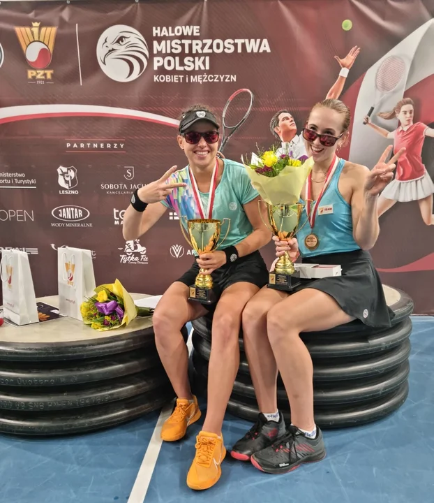 Halowe mistrzynie Polski w deblu: Weronika Falkowska i Gina Feistel