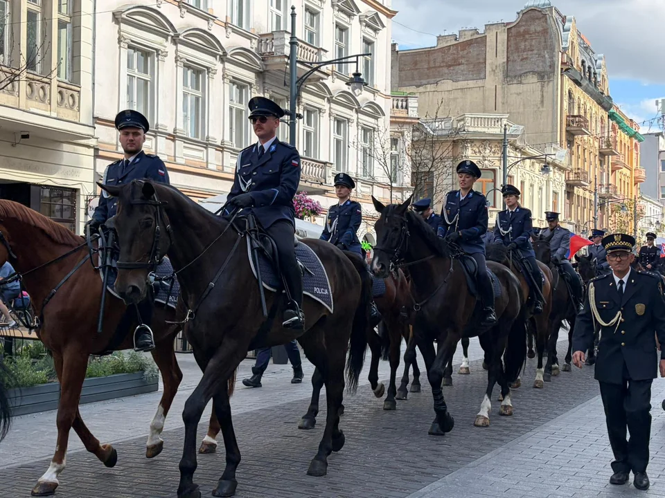 Parada konna na Piotrkowskiej