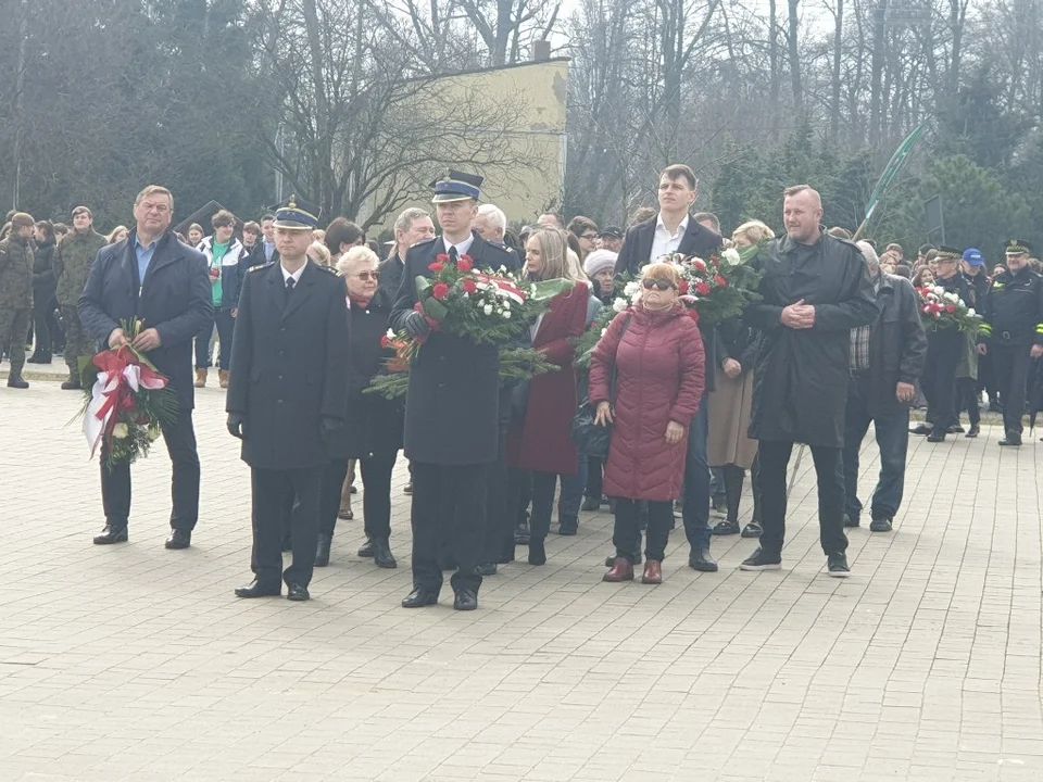 Obchody Zbrodni Zgierskiej na placu Stu straconych [zdjęcia]