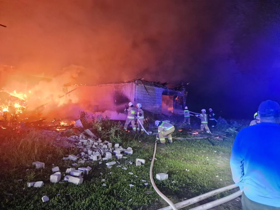 Niespokojna noc pod Płockiem. W akcji kilka zastępów straży! [ZDJĘCIA] - Zdjęcie główne