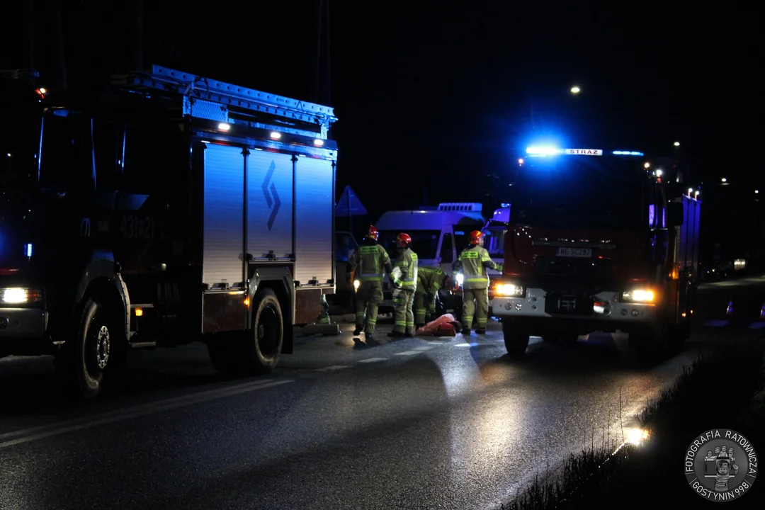 Groźny wypadek w regionie. Bus potrącił kobietę [ZDJĘCIA] - Zdjęcie główne