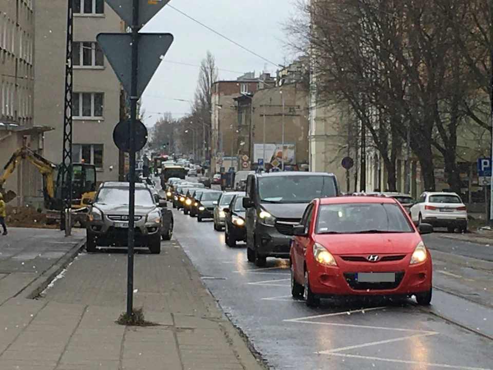 Zmiany dla podróżnych MPK Łódź na rondzie Solidarności. Będzie nowy przystanek