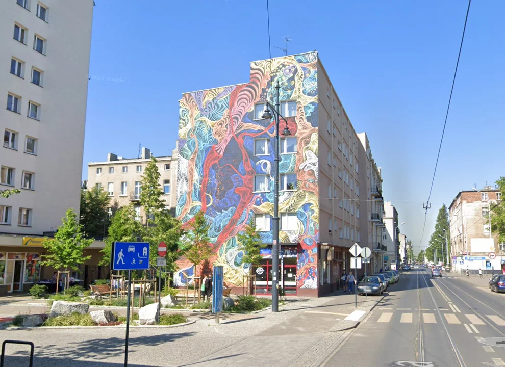 Murale na trasie linii tramwajowej 15 w Łodzi