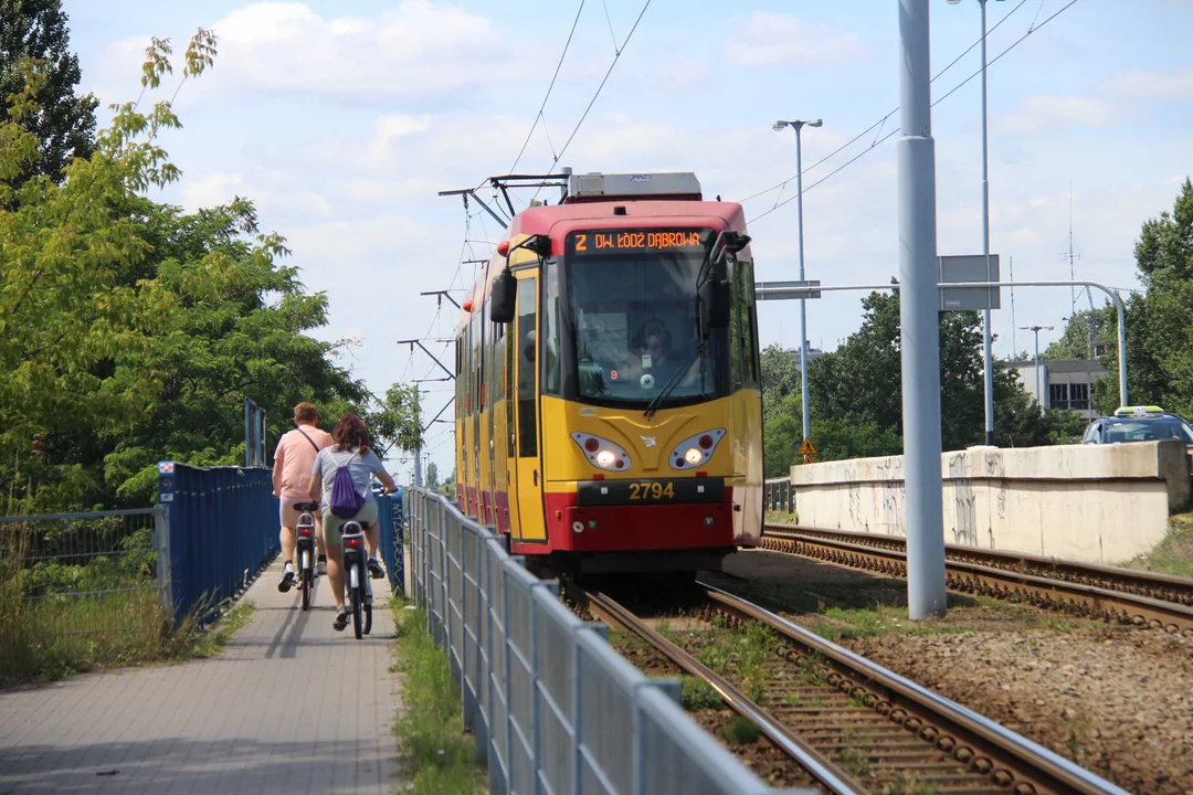 Teofilów bez tramwajów i z komunikacją zastępczą. To ostatnie dni ich kursowania przed remontami [ZDJĘCIA] - Zdjęcie główne