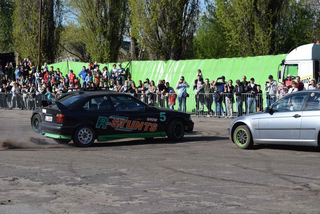 Giganty na czterech kołach zrobiły duże show! Widowiskowy pokaz monster trucków