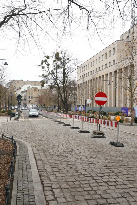 Utrudnienia dla kierowców na ul. Traugutta w Łodzi. Trwa budowa tunelu Kolei Dużych Prędkości