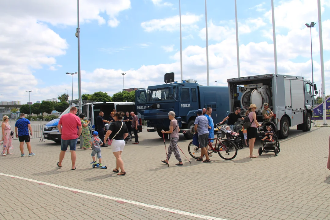 Piknik rodzinny "Bezpieczne Wakacje z Mundurem" pod Atlas Areną