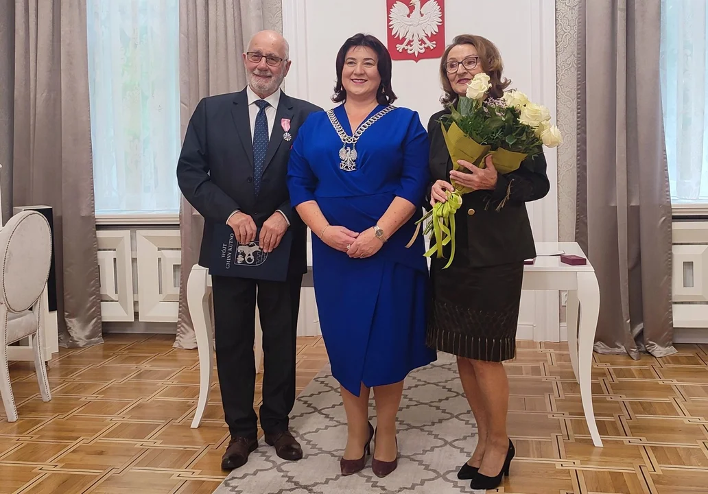 Przeżyli razem 50 lat! Uroczyste obchody Złotych Godów w kutnowskim urzędzie [FOTO] - Zdjęcie główne