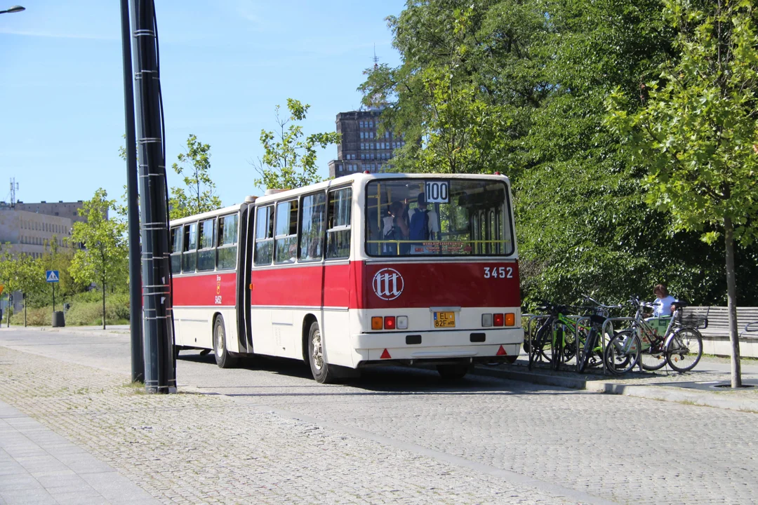 Ikarus 280 na linii turystycznej 100