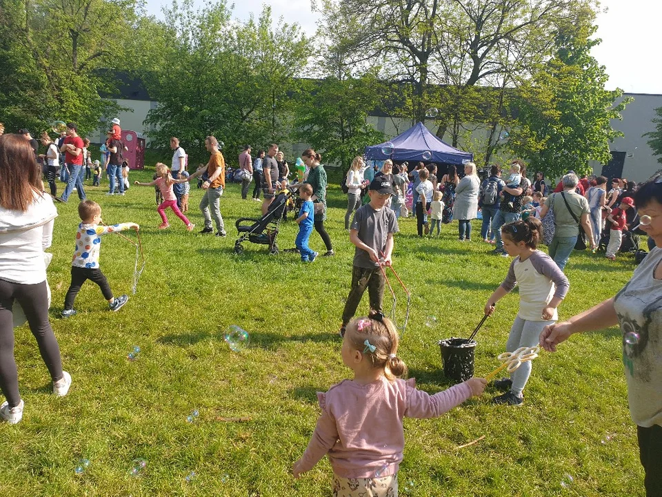 Moc atrakcji na Festiwalu Baniek Mydlanych w Zgierzu. Dzieciaki były uradowane, to wszystko dla nich [zdjęcia]