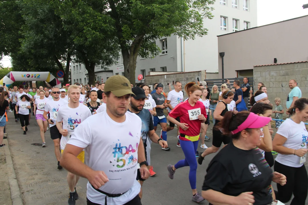 Piknik rodzinny fundacji „Daj piątaka na dzieciaka” na Bałutach