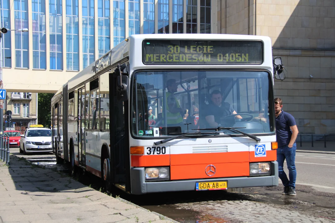 30. lecie Mercedesów O405N - pierwszego autobusu niskopogłowego w Łodzi