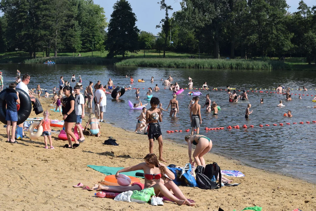 Łodzianie wypoczywają na Stawach Jana