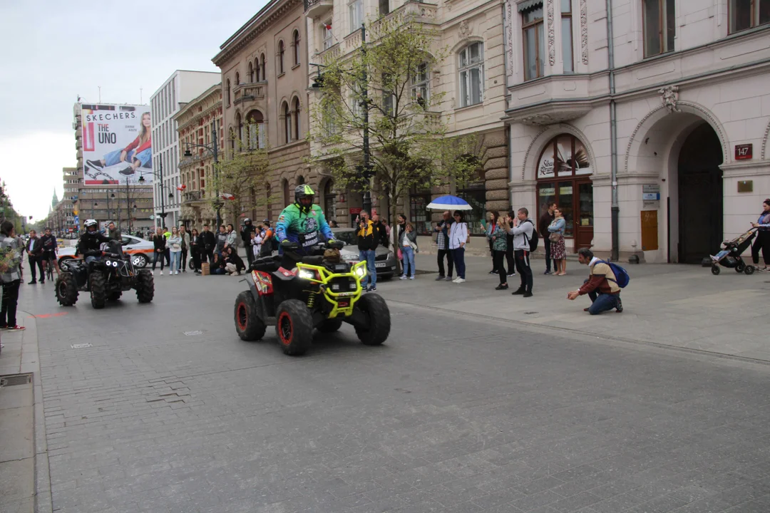 Wielka parada motocyklowa na ulicy Piotrkowskiej w Łodzi