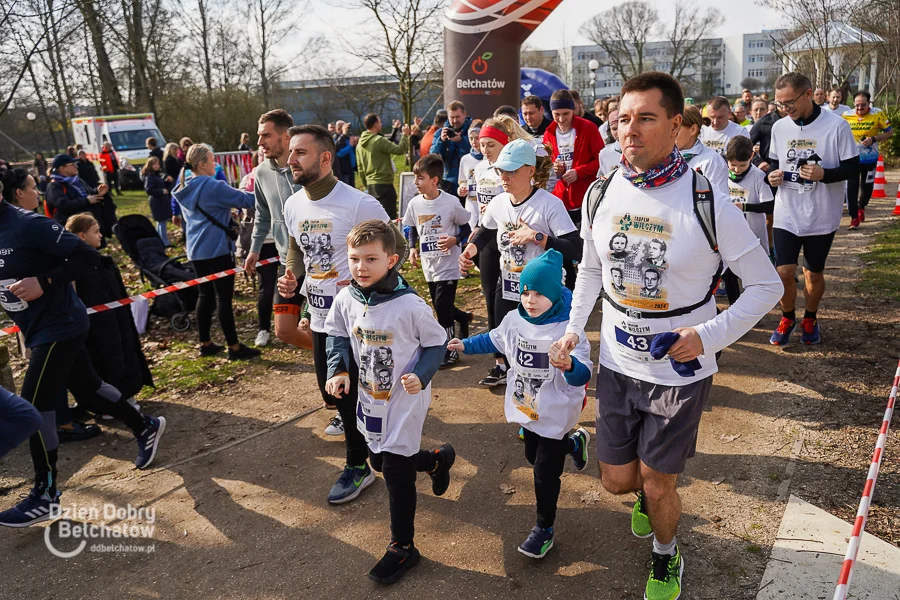 Bieg Tropem Wilczym w Bełchatowie. Starsi i młodsi pobiegli, aby uczcić pamięć Żołnierzy Wyklętych [FOTO] - Zdjęcie główne