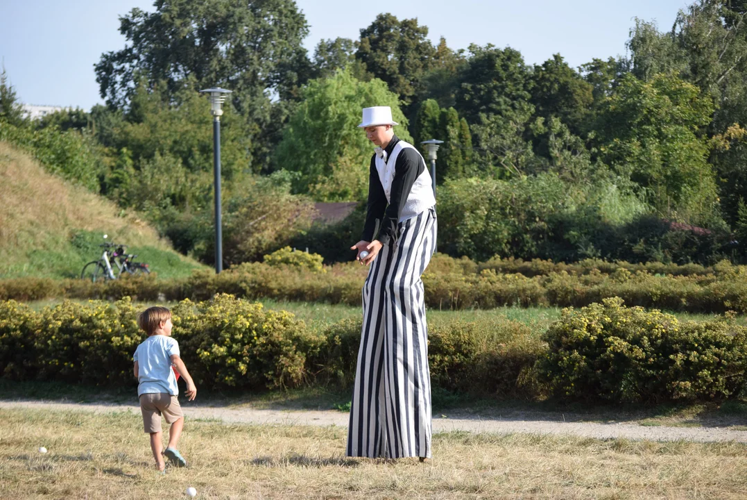 Piknik międzypokoleniowy w Parku Ocalałych w Łodzi