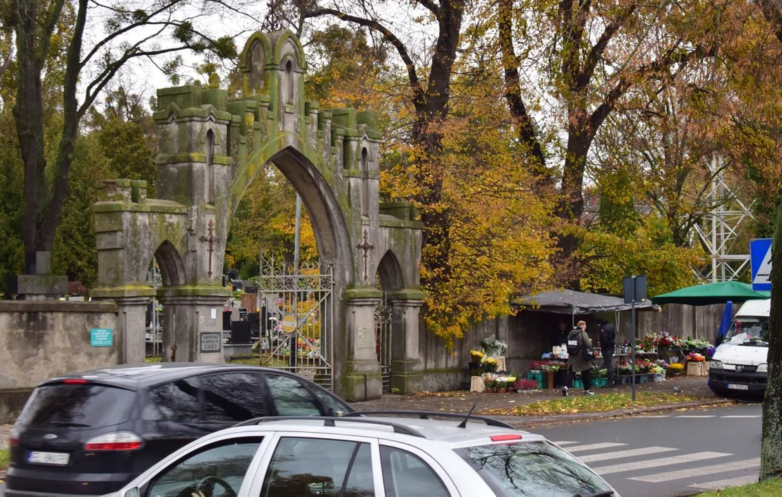 Trudny wyjazd z miasta na cmentarze