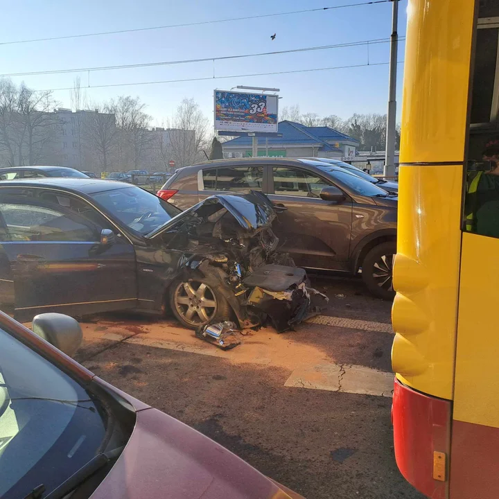 Kolizja z udziałem autobusu MPK Łódź. Są utrudnienia w centrum