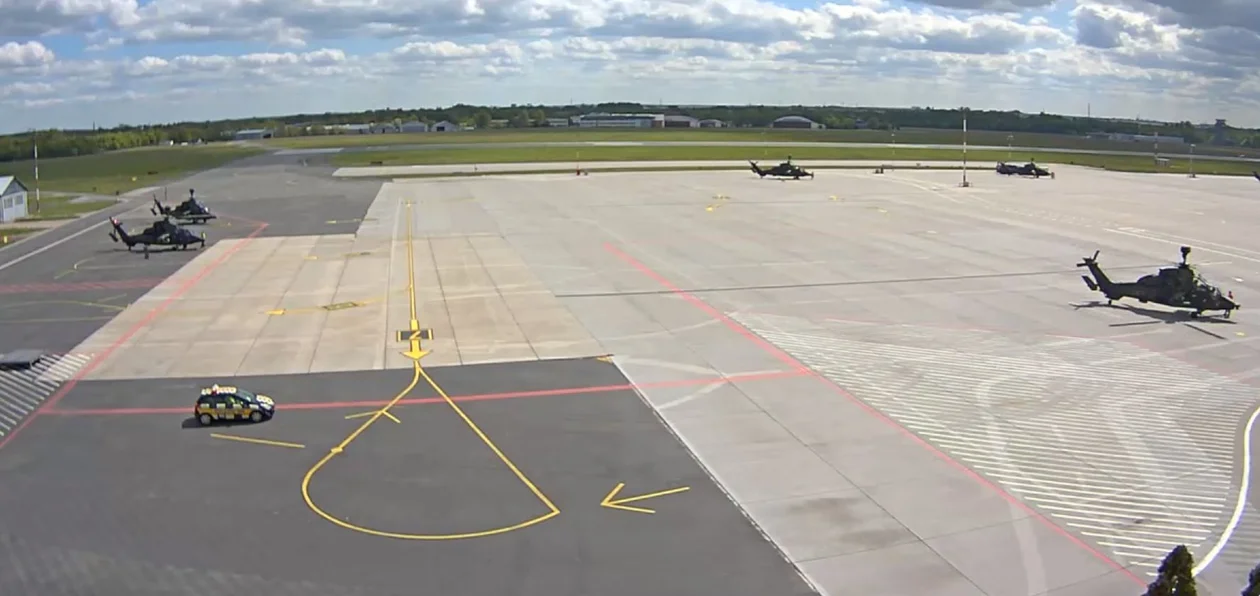Niemieckie helikoptery na płycie łódzkiego lotniska