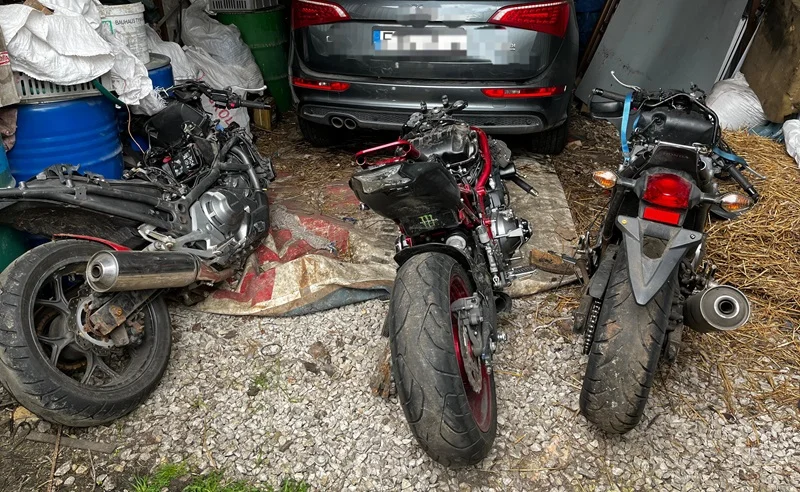 Dziupla motocyklowa zlikwidowana. Duża akcja kryminalnych w powiecie kutnowskim [ZDJĘCIA] - Zdjęcie główne