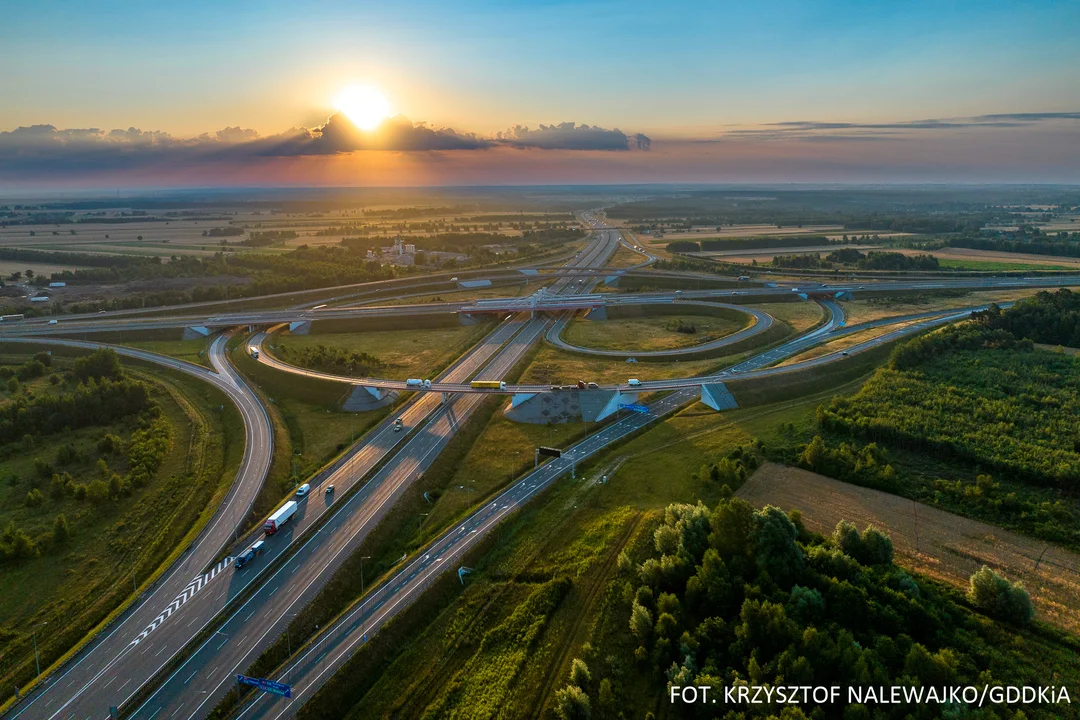 Drogi ekspresowe i autostrady w województwie łódzkim z lotu ptaka! Te widoki robią wrażenie [ZDJĘCIA] - Zdjęcie główne