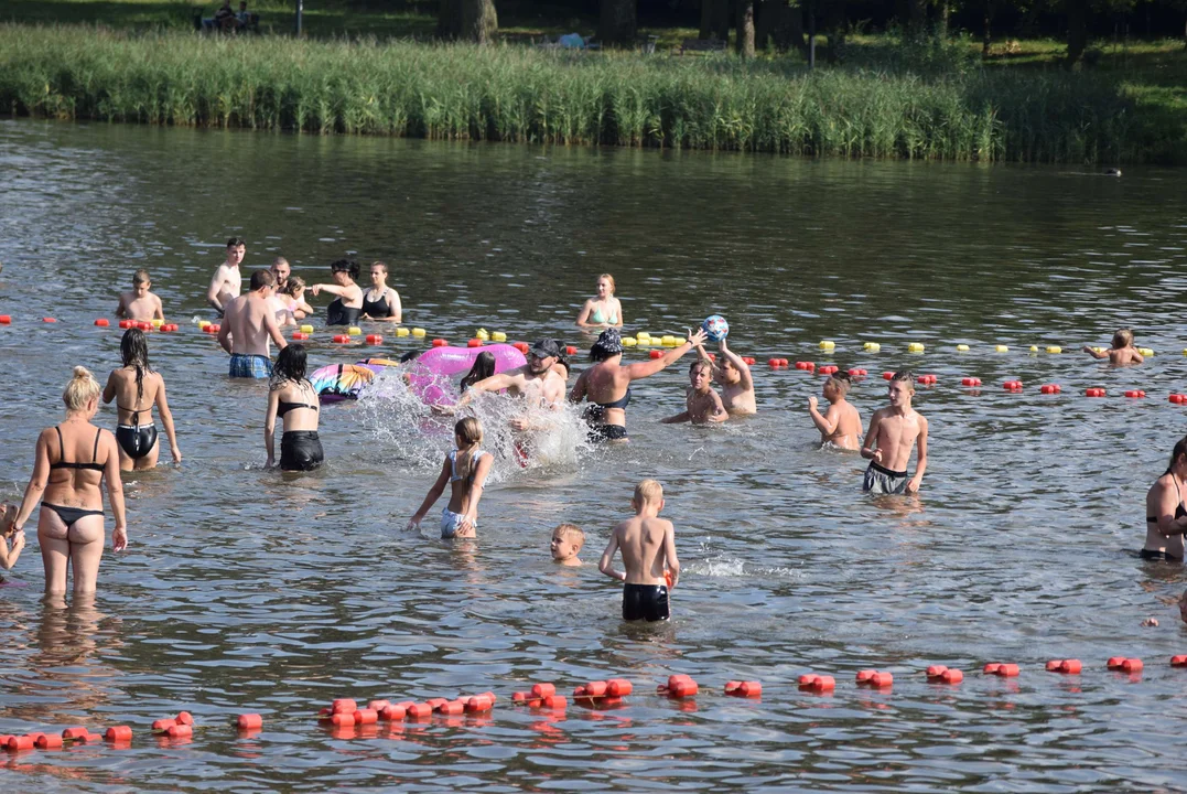 Łodzianie wypoczywają na Stawach Jana