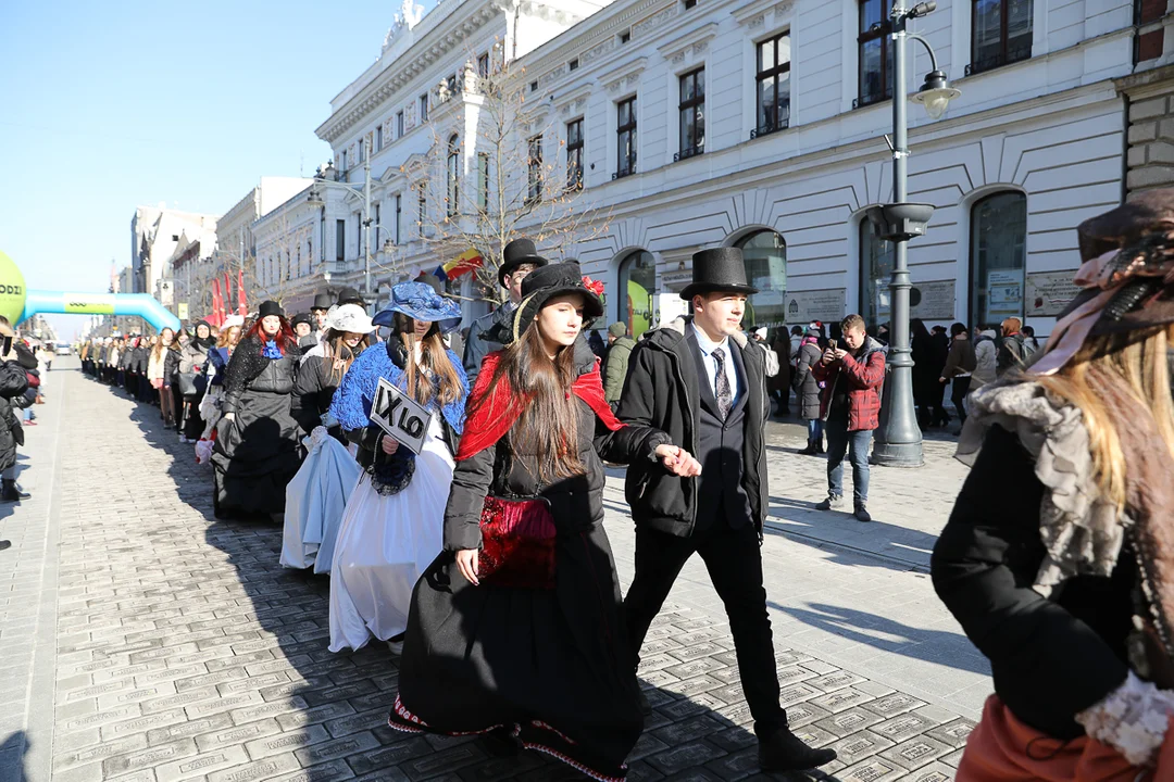 Polonez dla Łodzi. Maturzyści zatańczyli na Piotrkowskiej